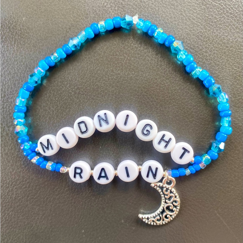 Taylor Swift Friendship Bracelet